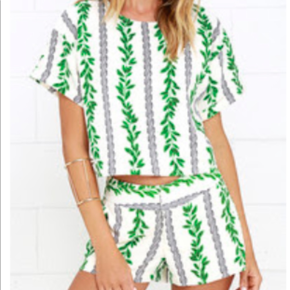 Lulu’s brand tropical short and top set size SMALL
